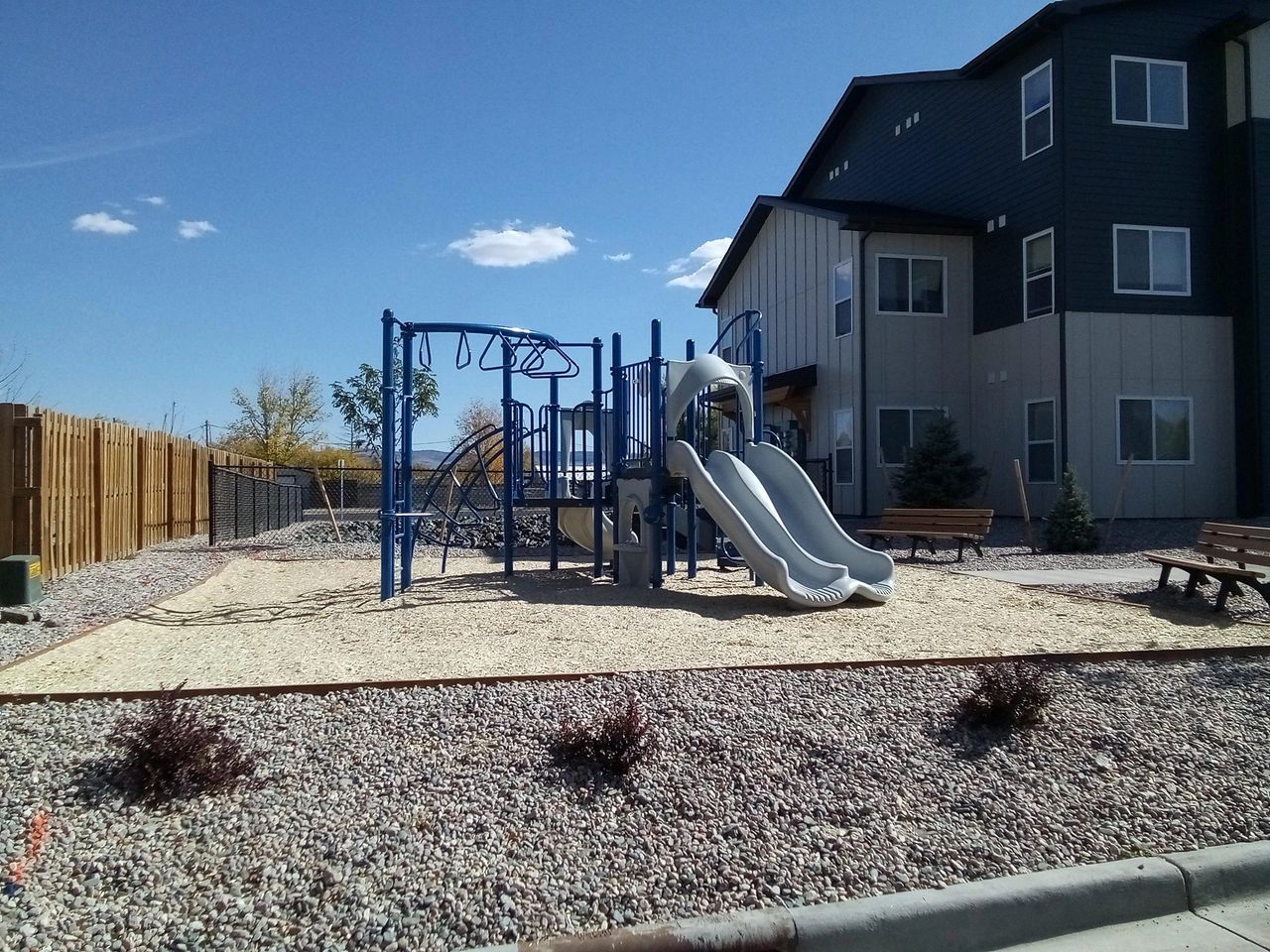 FREESTONE APARTMENTS