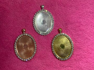 Rose gold, silver & gold oval.