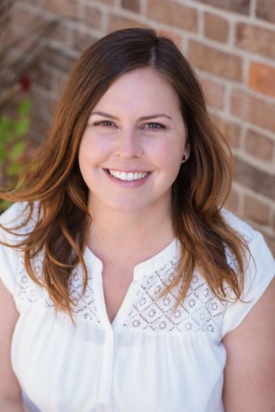 Lori Adams, dietitian licensed in Missouri. Woman smiling at the camera.