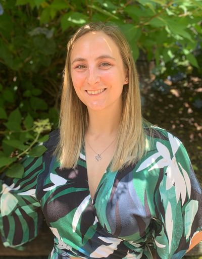 Teresa Kurth, dietitian licensed in Missouri, Illinois and Tennessee. Woman smiling at the camera.