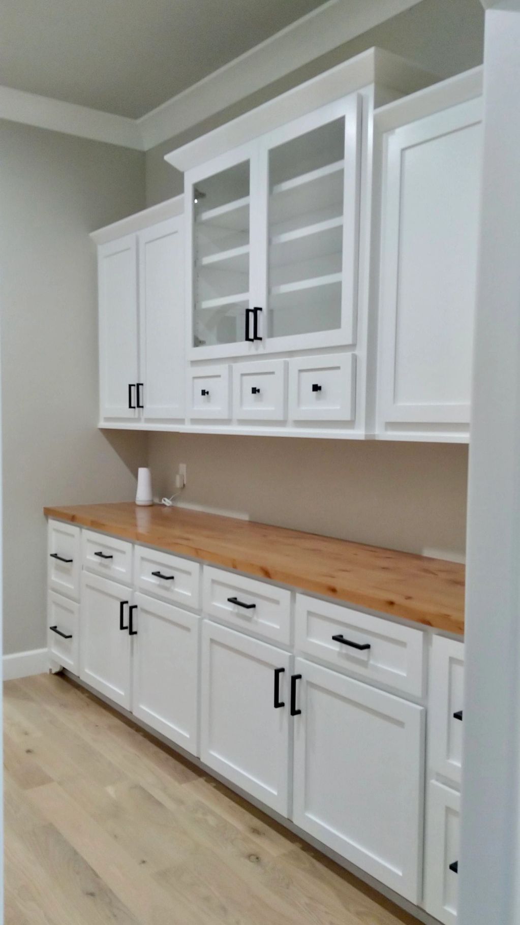 Kitchen cabinet hardware installation in Oklahoma city