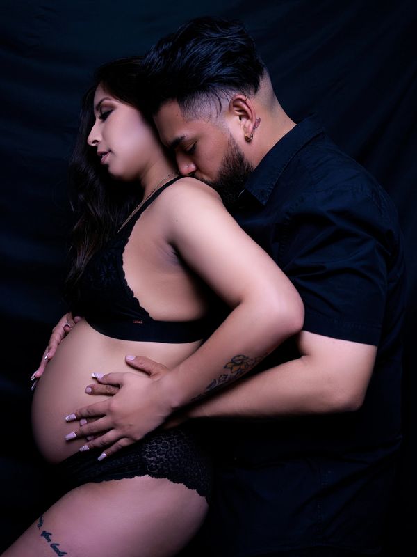 san diego maternity boudoir photoshoot with daze digital creations