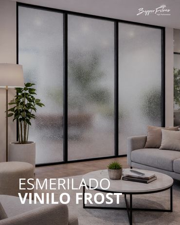 Disponible en blanco y en gris