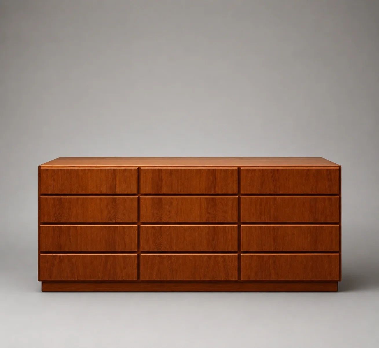 Komfort Teak Dresser