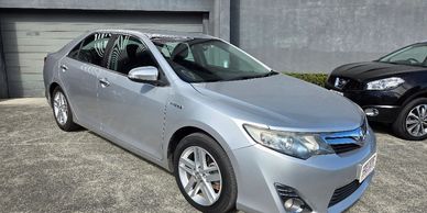 Toyota-camry-hybrid-for-rent-on-the-gold-coast
