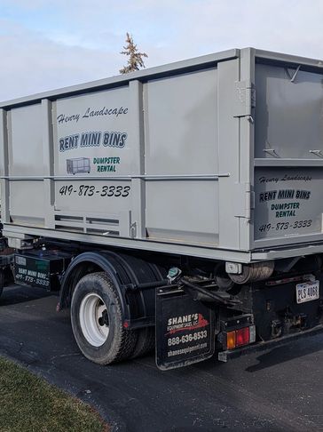 Clean and safe 10 yard dumpsters 