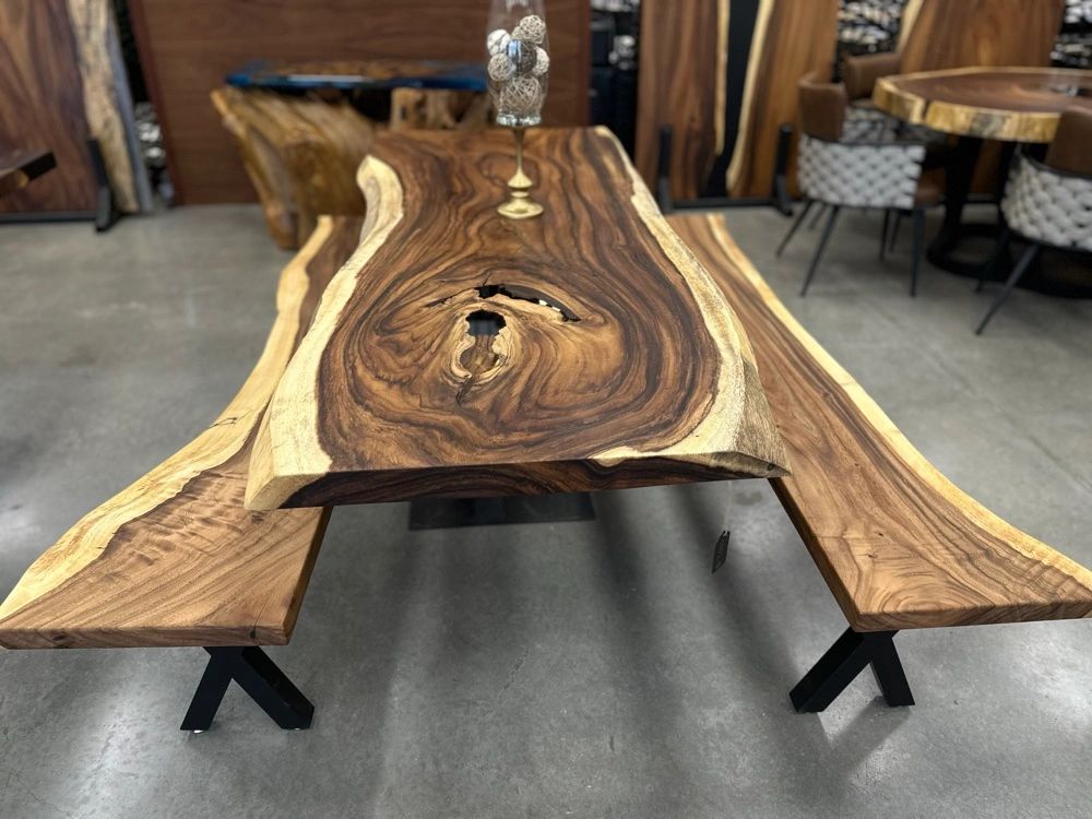 Costa Rican Monkeypod Dining Table Set For Sale

Discover the Exotic Elegance of Costa Rican Monkeyp