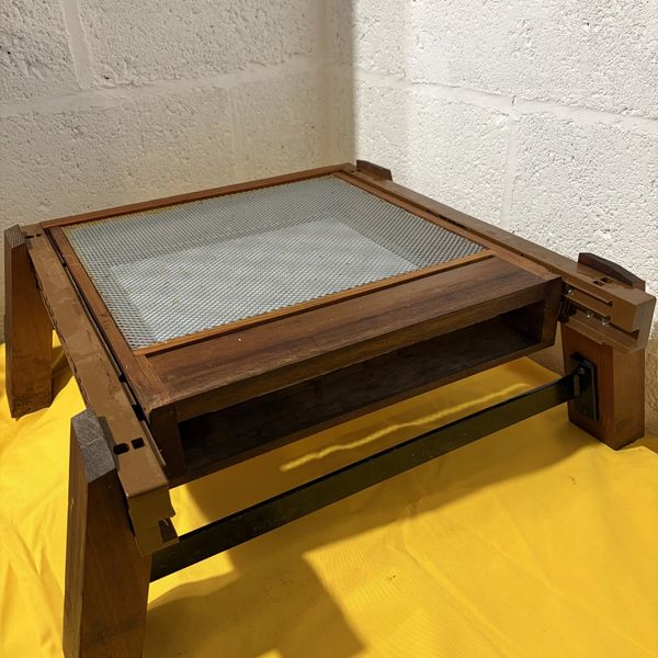 Adapta hive stand with under entrance floor and correx monitoring board