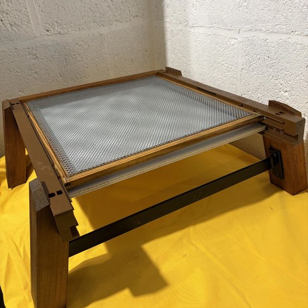 Adapta hive stand with metal mesh grid floor and correx monitoring board