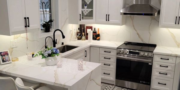 Kitchen renovation in Toronto with custom cabinetry and stone countertops completed by Mercuri Renos Inc.