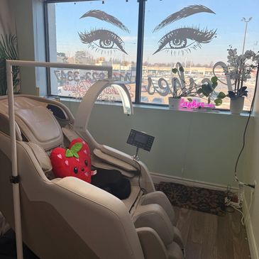 Luxury massage chair seating. 1 hour full sets. Your premier destination in Durham region for lashes