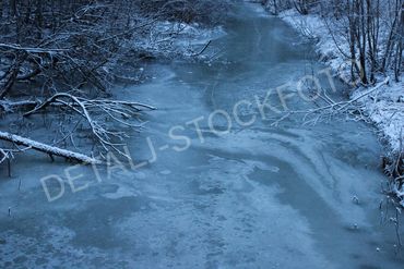 09. Elven har fryst over.