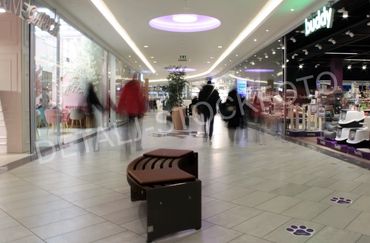 39. Mennesker gjennom handlesenter