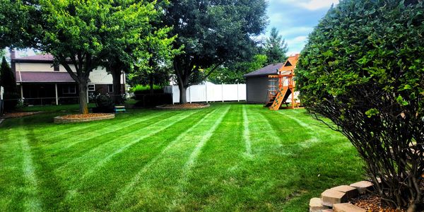 mowing,landscaping,grass cutting,fertilization,weed control,landscape,hoa, commercial,residential