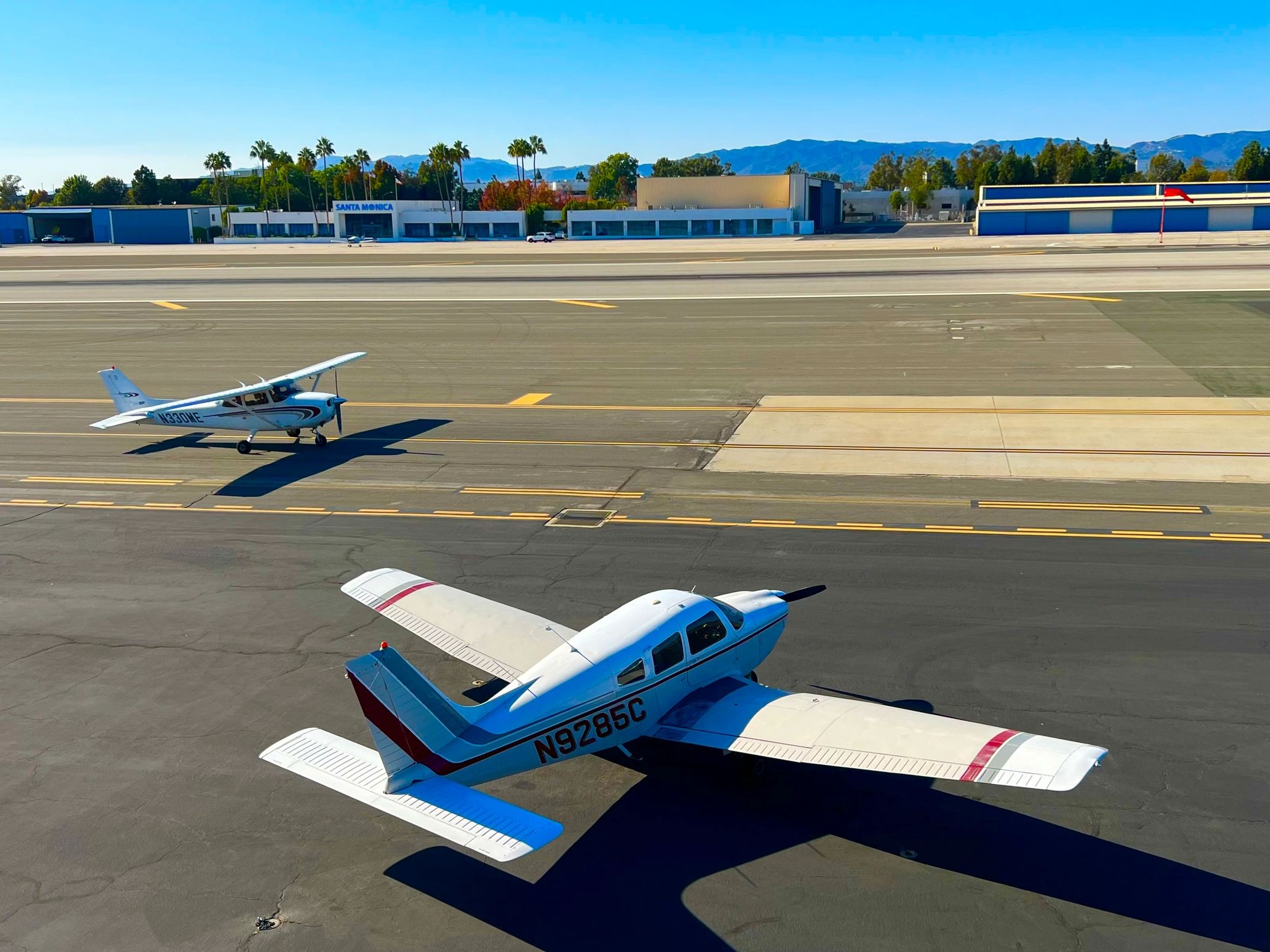 Piper Archer next to the Cessna 172 ready for the flight tours. 