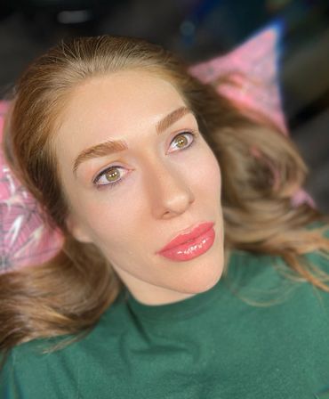 Microblading with shading on eyebrows.
Eyeliner tattoo and fresh lip blush tattoo.