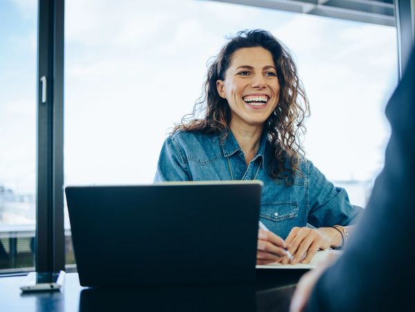 A recruiter having a conversation with a candidate