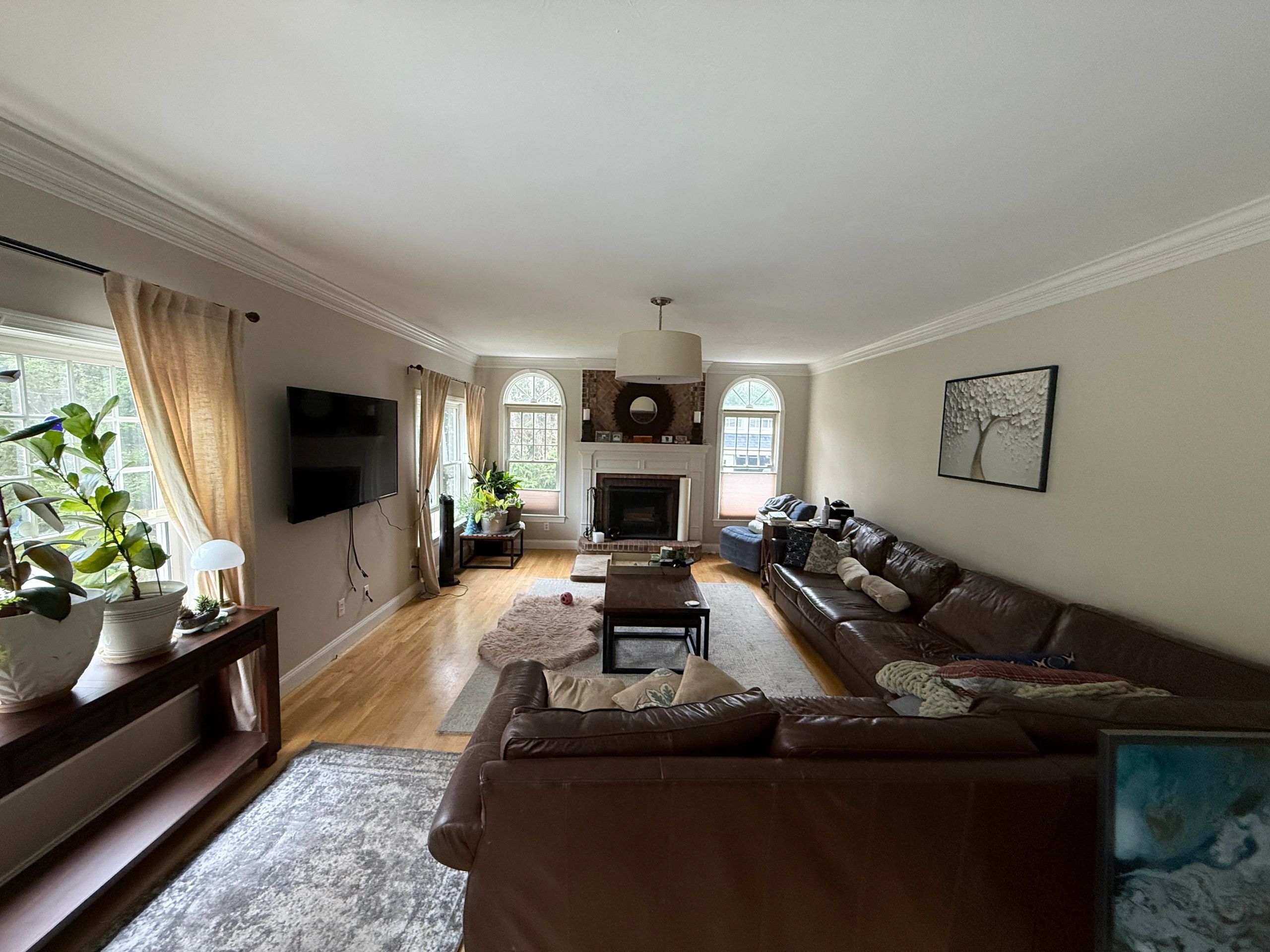 Cozy living room with leather sofas and a fireplace.