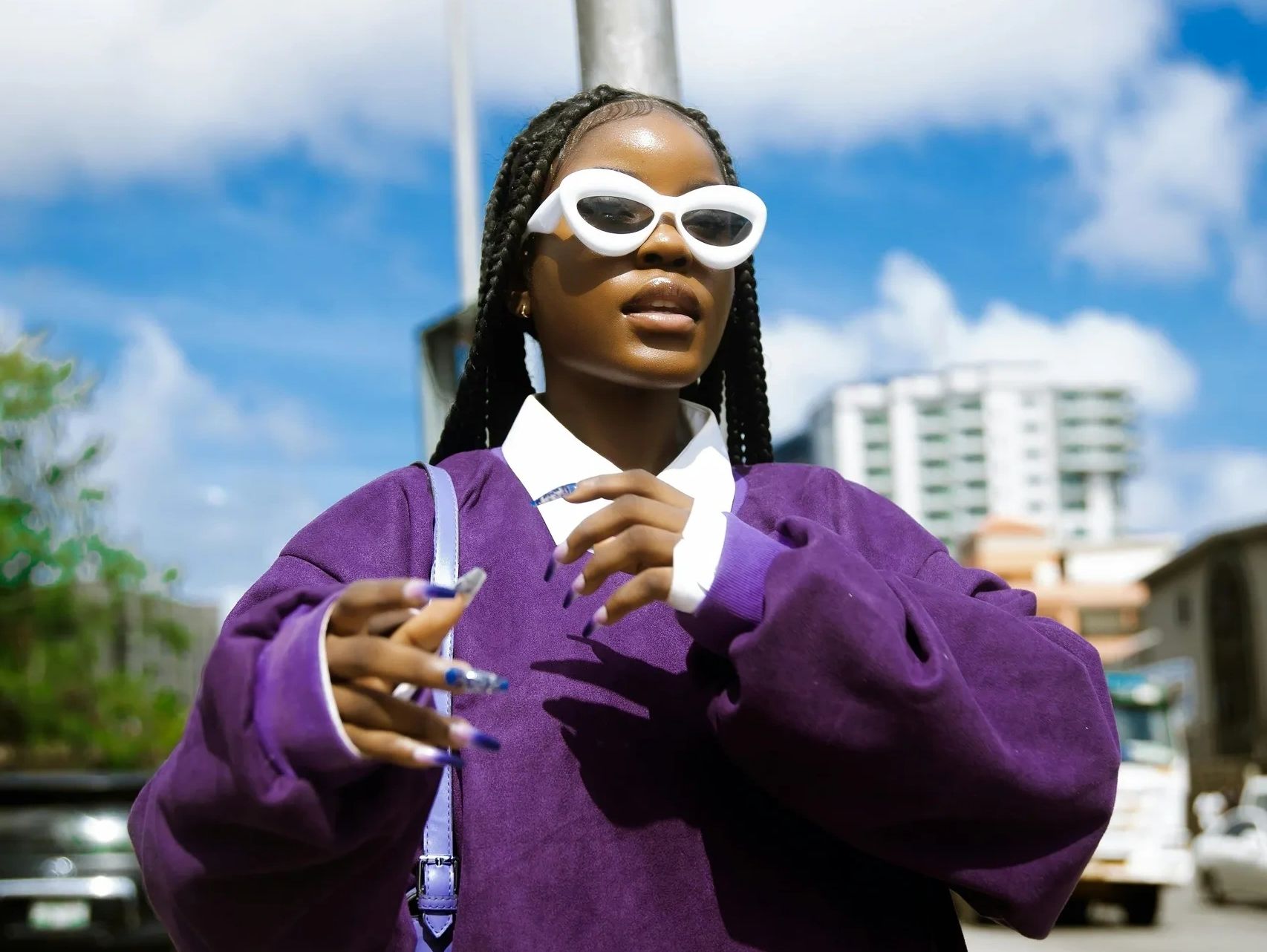 Young fashionable woman outside 