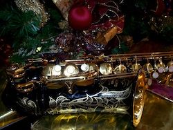 Free Christmas Saxophone Wallpaper / Screensavers - Dark Picture - For Cell Phones - Black Yamaha Alto Saxophone under the tree.