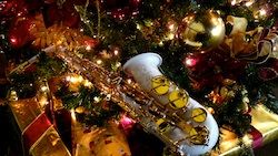 Backgrounds - Wallpaper - Screensavers - for HD 19:9 Computer Displays - White Christmas Saxophone under the Christmas Tree