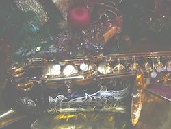 Free Christmas Saxophone Wallpaper / Screensavers - Light Picture - For Cell Phones - Black Yamaha Alto Saxophone under the tree.