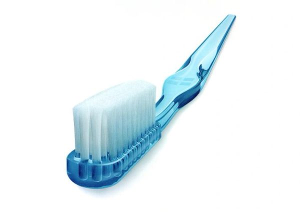 Cepillo de limpieza azul con cerdas blancas.
