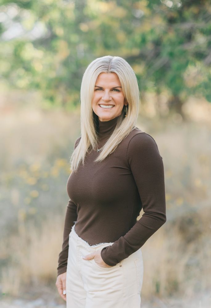 Woman smiling with hand in pocket 