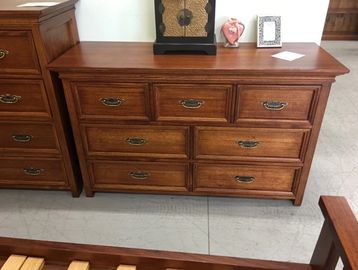 D1 DRESSER 
TIMBER:VIC ASH
SIZE: SINGLE SIZE BED (       DETACHABLE)
STAIN: WALNUT STAIN.
