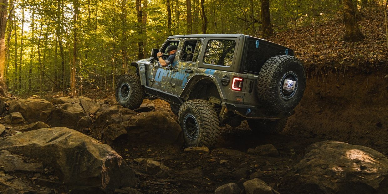 Jeep rock crawling in Raleigh NC - Outlaw Offroad Suspension Specialist.