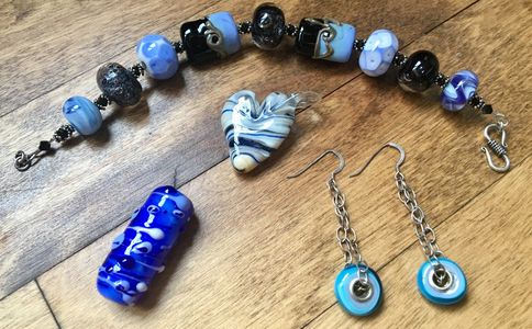 Lampwork glass beads handmade Janet's Jewels custom bracelets earrings pendants gift art quality