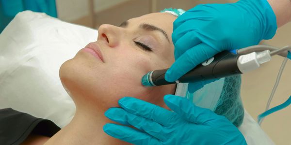 Best Hydrafacial treatment at Dr. Singh's Cosmedica Department in Bengaluru, Halasuru 