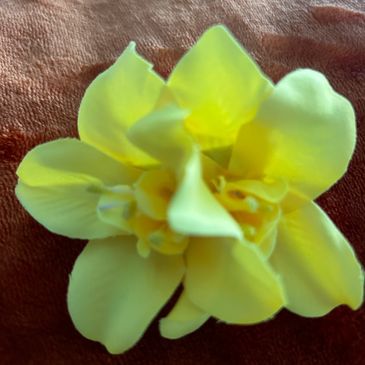 Flor double para El cabello, outfit or bolso. No importa donde la coloques, te Veras espectacular.