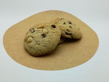 Macadamia Chocolate Chip Cookie