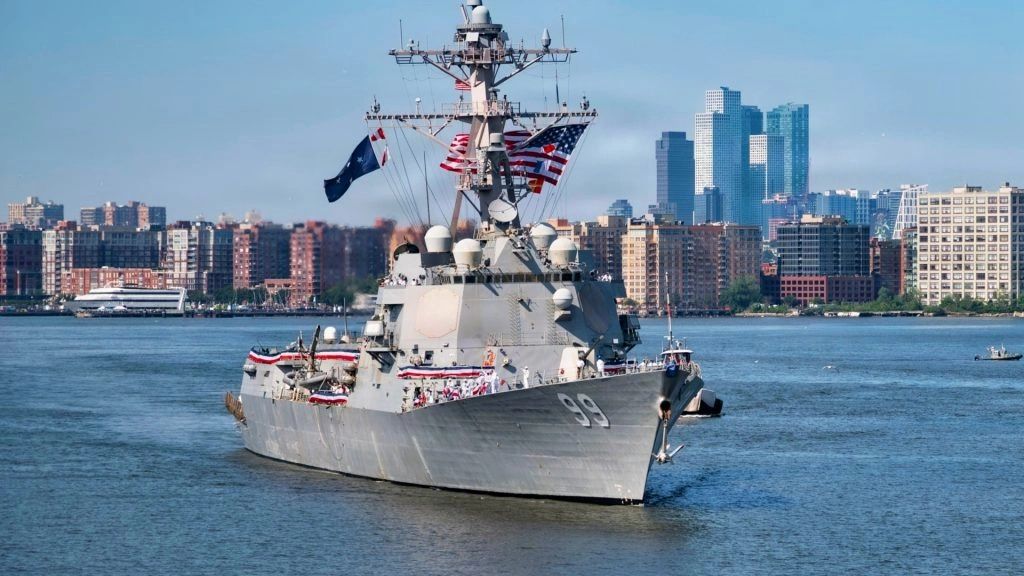USS Farragut (DDG 99) arrives at the International Naval Review Parade of Sail in NYC, July 4, 2026.