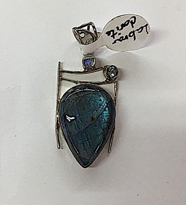 Labradorite Pendant in Sterling Silver 