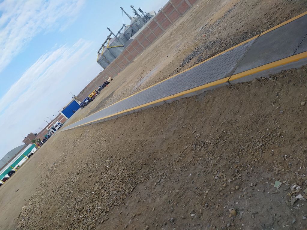 Acceso peatonal Planta Trupal en la ciudad de Sullana - Piura