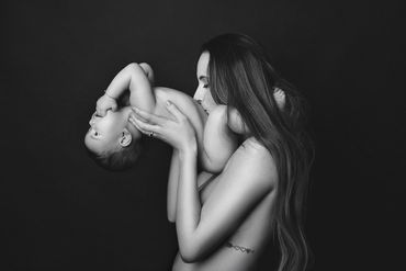 Ensaio entrelaçados em estudio em belo horizonte. Uma história de amor contada em preto e branco.