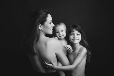 Ensaio entrelaçados em estudio em belo horizonte. Uma história de amor contada em preto e branco.