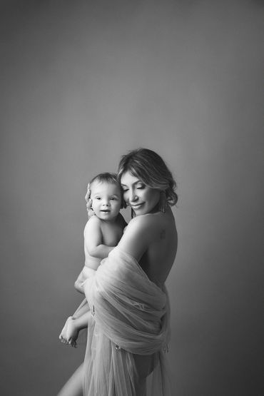 Ensaio entrelaçados em estudio em belo horizonte. Uma história de amor contada em preto e branco.