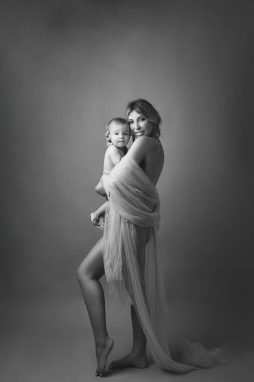 Ensaio entrelaçados em estudio em belo horizonte. Uma história de amor contada em preto e branco.