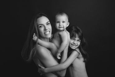 Ensaio entrelaçados em estudio em belo horizonte. Uma história de amor contada em preto e branco.