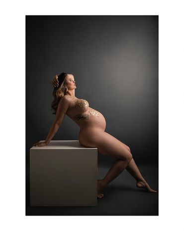Ensaio gestante fashion preto e branco em estúdio em Belo Horizonte