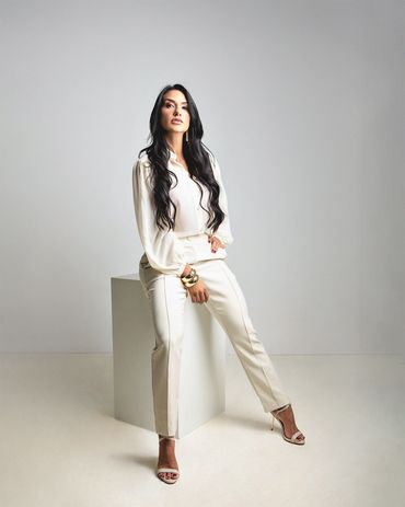 Ensaio corporativo em estudio em belo horizonte. Fotografia para Profissional. Foto empresarial.