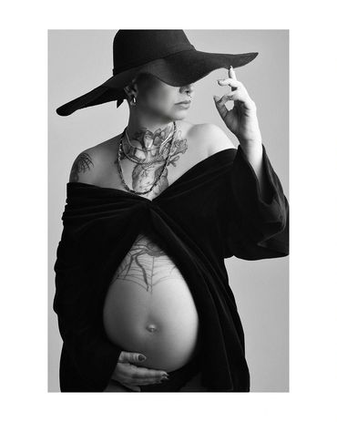 Ensaio gestante fashion preto e branco em estudio em belo horizonte