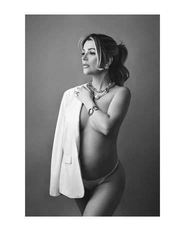 Ensaio gestante fashion preto e branco em estudio em belo horizonte