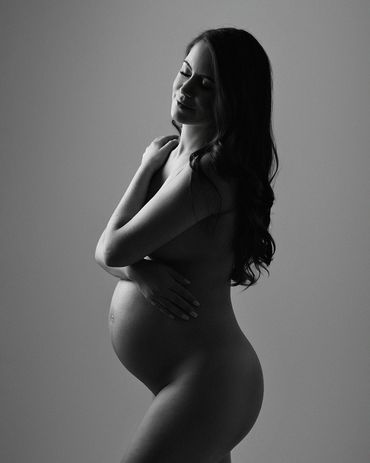 Ensaio gestante fashion preto e branco em estudio em belo horizonte