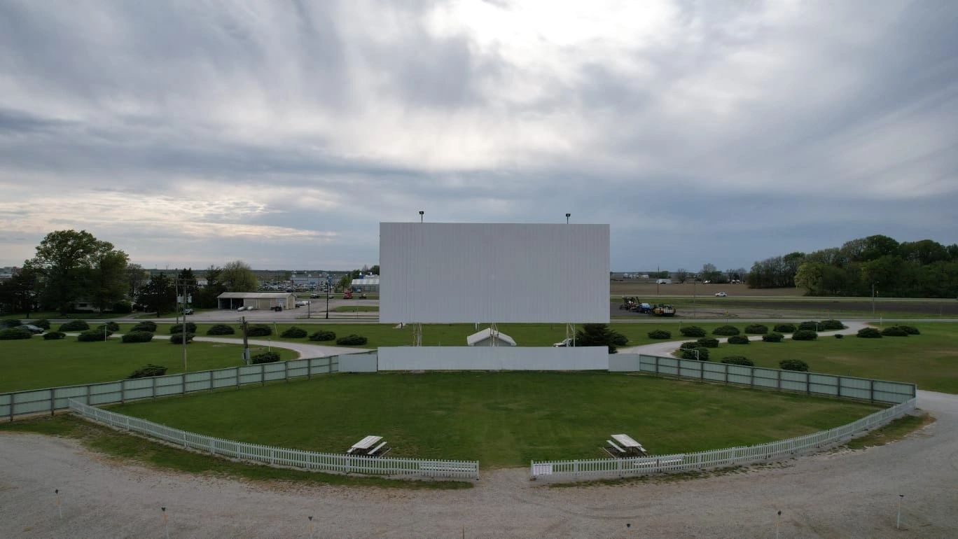 outdoor theaters in illinois