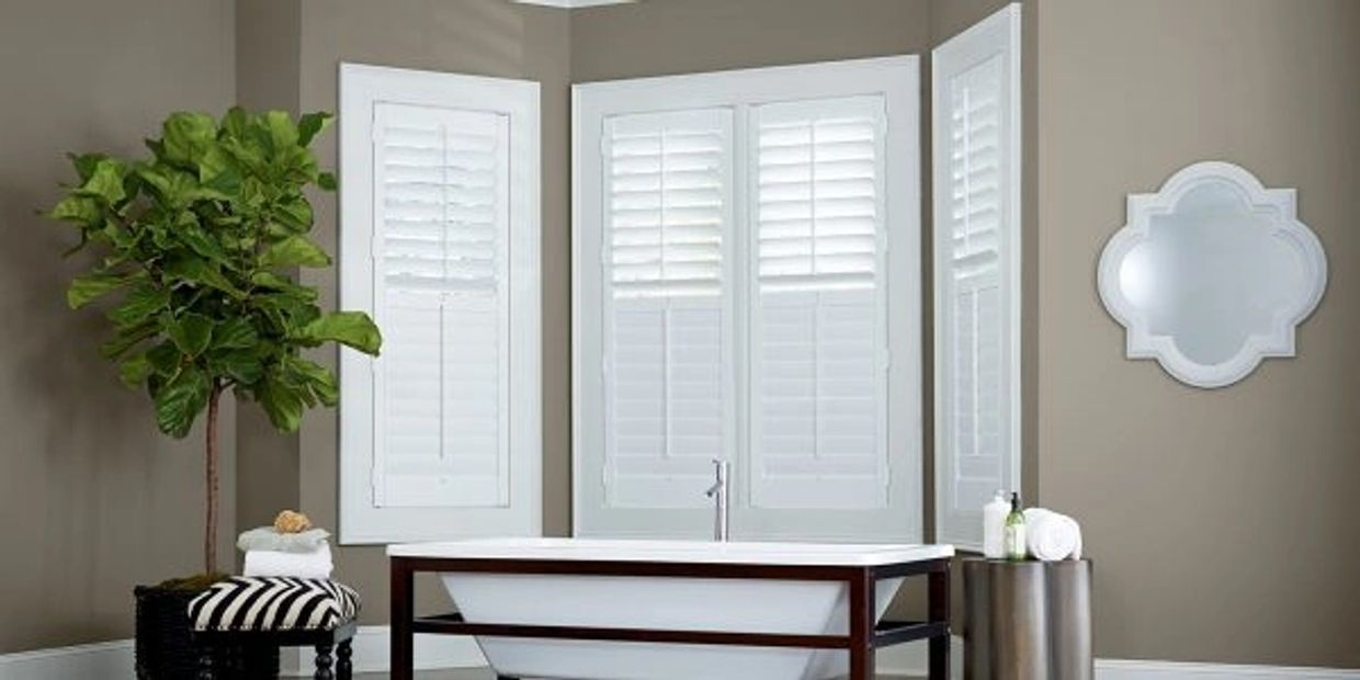 Faux-wood shutters in a bathroom for Vancouver and Coquitlam, BC