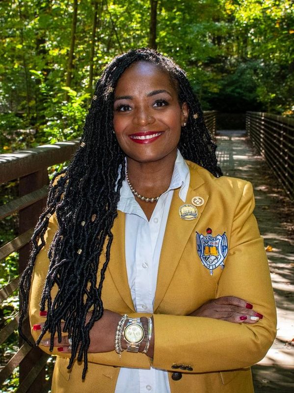 Meet Dr. Zellua Moore DSW., LCSWA